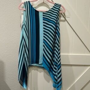 - New York & Company shark bite tank with lining.